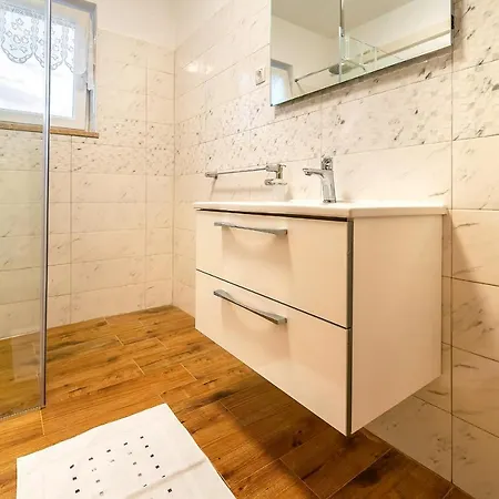 Lägenhet Jurina 2 Krk Town